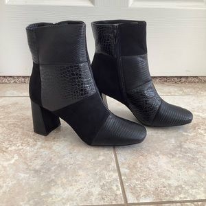 Womens Sugar multi lizard boot size 8.